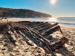 Penasaran, Traveler Jelajahi Inggris Usai Temukan Bangkai Kapal di Google Earth