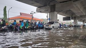 Potret Jalan AP Pettarani Makassar Tergenang-Macet Saat Diguyur Hujan Deras
