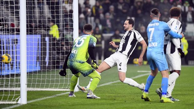 Soccer Football - Serie A - Juventus v Venezia - Allianz Stadium, Turin, Italy - December 14, 2024 Juventus' Federico Gatti scores their first goal REUTERS/Massimo Pinca