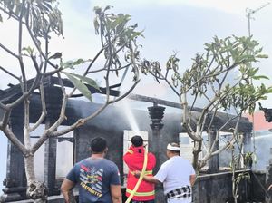Rumah di Jembrana Terbakar Saat Penghuninya Tidur Rumah di Jembrana Terbakar Saat Penghuninya Tidur