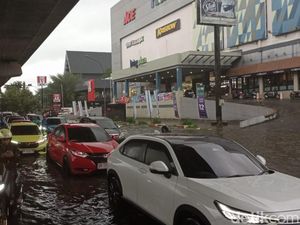 Jalan AP Pettarani Makassar Macet 2,5 Km Imbas Banjir Sore Ini Jalan AP Pettarani Makassar Macet 2,5 Km Imbas Banjir Sore Ini
