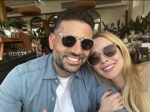 Kemesraan Lindsay Lohan dan Suami Arabnya yang Jarang Tersorot Kemesraan Lindsay Lohan dan Suami Arabnya yang Jarang Tersorot