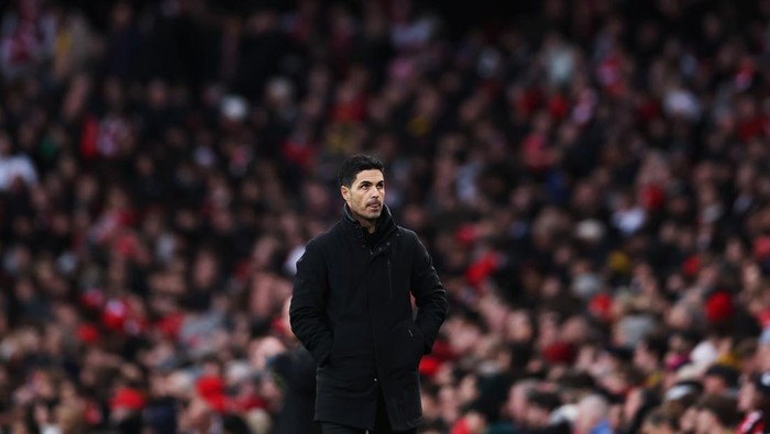 LONDON, ENGLAND - DECEMBER 14: Mikel Arteta, Manager of Arsenal, looks on during the Premier League match between Arsenal FC and Everton FC at Emirates Stadium on December 14, 2024 in London, England. (Photo by Alex Pantling/Getty Images)