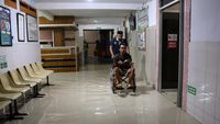 Pasien RS Terdampak Banjir di Makassar Dievakuasi
