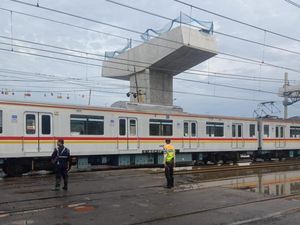Aduh! Perjalanan KRL Tanjung Priok Sempat Terganggu Imbas Banjir Rob