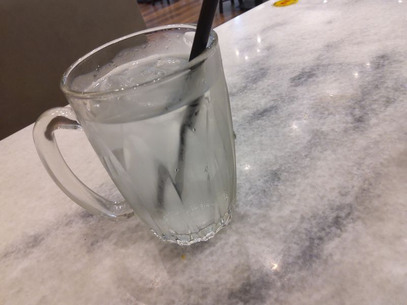 Pesan Air Es Saat Makan di Restoran, Pembeli Ini Kesal Ditagih Rp 14 Ribu