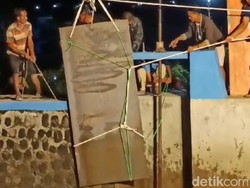 Antisipasi Banjir, Pintu Air Bendungan Tukuman Klaten Ditambal Pelat Baja