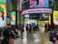 Cerita Warga Curi Start Libur Akhir Tahun Via Stasiun Gambir: Lebih Sepi