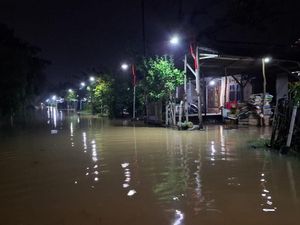 Banjir Luapan Kali Kening Rendam 11 Desa di Parengan Tuban Banjir Luapan Kali Kening Rendam 11 Desa di Parengan Tuban