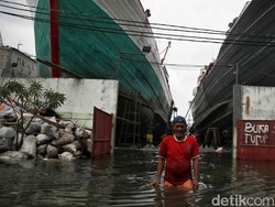13 RT-1 Ruas Jalan di Jakarta Dilanda Banjir Rob, Ketinggian Capai 90 cm
