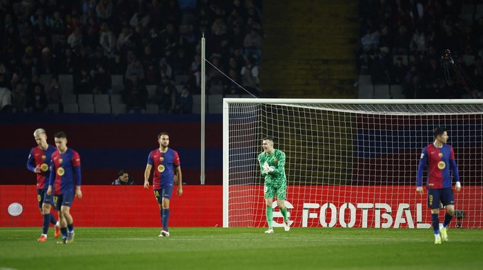 Soccer Football - LaLiga - FC Barcelona v Leganes - Estadi Olimpic Lluis Companys, Barcelona, Spain - December 15, 2024  FC Barcelonas Inaki Pena reacts after Leganes Sergio Gonzalez scores their first goal REUTERS/Albert Gea