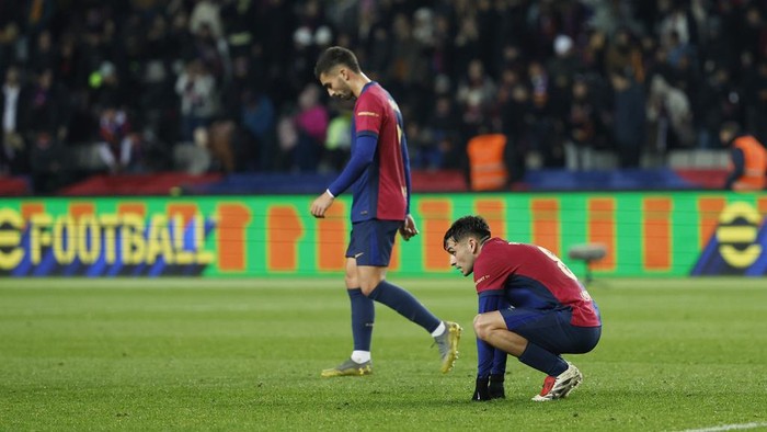 Barcelonas Ferran Torres, left, and Pedri react after the Spanish La Liga soccer match between Barcelona and Leganes at the Lluis Companys Olympic Stadium in Barcelona, Spain, Sunday, Dec. 15, 2024. (AP Photo/Joan Monfort)
