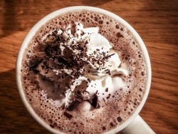 Tips Bikin Hot Chocolate yang Creamy, Tambahkan Bahan Ini