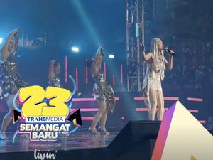 Video: Aksi Dewi Perssik Tutup HUT ke-23 Transmedia Hari Kedua Video: Aksi Dewi Perssik Tutup HUT ke-23 Transmedia Hari Kedua