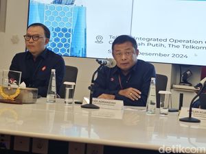 Bos Telkom Bicara Dampak Industri Usai Merger XL Axiata dan Smartfren Bos Telkom Bicara Dampak Industri Usai Merger XL Axiata dan Smartfren