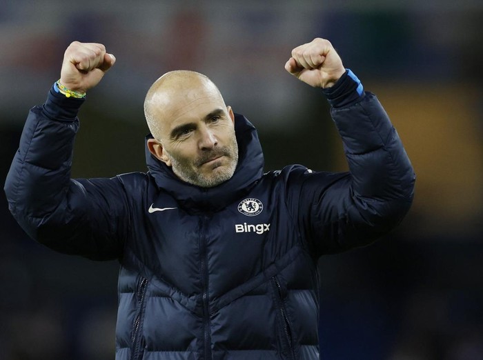 Soccer Football - Premier League - Chelsea v Brentford - Stamford Bridge, London, Britain - December 15, 2024 Chelsea manager Enzo Maresca celebrates after the match Action Images via Reuters/Peter Cziborra EDITORIAL USE ONLY. NO USE WITH UNAUTHORIZED AUDIO, VIDEO, DATA, FIXTURE LISTS, CLUB/LEAGUE LOGOS OR 'LIVE' SERVICES. ONLINE IN-MATCH USE LIMITED TO 120 IMAGES, NO VIDEO EMULATION. NO USE IN BETTING, GAMES OR SINGLE CLUB/LEAGUE/PLAYER PUBLICATIONS. PLEASE CONTACT YOUR ACCOUNT REPRESENTATIVE FOR FURTHER DETAILS..