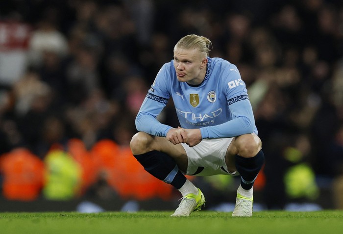 Soccer Football - Premier League - Manchester City v Manchester United - Etihad Stadium, Manchester, Britain - December 15, 2024 Manchester Citys Erling Haaland looks dejected after the match Action Images via Reuters/Jason Cairnduff EDITORIAL USE ONLY. NO USE WITH UNAUTHORIZED AUDIO, VIDEO, DATA, FIXTURE LISTS, CLUB/LEAGUE LOGOS OR LIVE SERVICES. ONLINE IN-MATCH USE LIMITED TO 120 IMAGES, NO VIDEO EMULATION. NO USE IN BETTING, GAMES OR SINGLE CLUB/LEAGUE/PLAYER PUBLICATIONS. PLEASE CONTACT YOUR ACCOUNT REPRESENTATIVE FOR FURTHER DETAILS..
