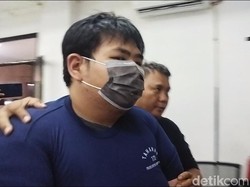 Potret Anak Bos Toko Roti Kini Berbaju Tahanan, Tangan Diborgol