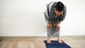 Doa Itidal: Bahasa Arab, Latin, Indonesia, dan Keutamaannya