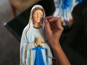 Jelang Natal, Pesanan Patung Yesus-Bunda Maria Meningkat Jelang Natal, Pesanan Patung Yesus-Bunda Maria Meningkat