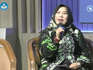 Cerita Kepsek Sri Naikkan Literasi Siswa, Buku Cerita Dipinjamkan Saat Liburan Cerita Kepsek Sri Naikkan Literasi Siswa, Buku Cerita Dipinjamkan Saat Liburan