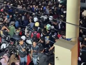 Video: Miris! Komunitas Klub Motor Piknik di Minimarket, Makan hingga Tiduran