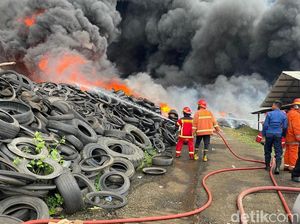 Gudang Ban Bekas dan Peternakan di Cianjur Diamuk si Jago Merah