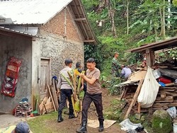 Tebing Gunung Lawu Setinggi 20 Meter Longsor Timpa 4 Rumah Warga Ngawi