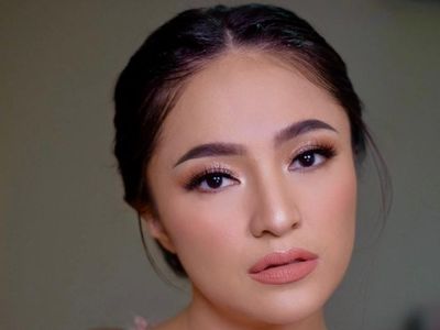 7 Pesona Marshanda Berbalut Kebaya Mauve di Pernikahan Adik, Anggun Memukau