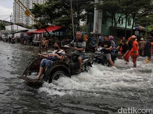 7 RT dan 1 Ruas Jalan Masih Terendam Rob Jakarta Sore Ini