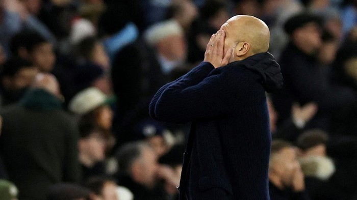 Soccer Football - Premier League - Manchester City v Manchester United - Etihad Stadium, Manchester, Britain - December 15, 2024 Manchester City manager Pep Guardiola reacts after Matheus Nunes concedes a penalty against Manchester Uniteds Amad Diallo REUTERS/Phil Noble EDITORIAL USE ONLY. NO USE WITH UNAUTHORIZED AUDIO, VIDEO, DATA, FIXTURE LISTS, CLUB/LEAGUE LOGOS OR LIVE SERVICES. ONLINE IN-MATCH USE LIMITED TO 120 IMAGES, NO VIDEO EMULATION. NO USE IN BETTING, GAMES OR SINGLE CLUB/LEAGUE/PLAYER PUBLICATIONS. PLEASE CONTACT YOUR ACCOUNT REPRESENTATIVE FOR FURTHER DETAILS..     TPX IMAGES OF THE DAY