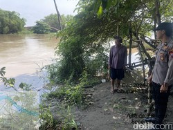 Polres Lamongan Pantau Debit Air Bengawan Solo Antisipasi Banjir