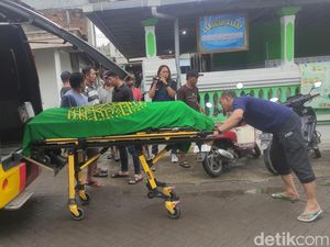 Pria Sidoarjo Tewas Usai Gaduh di Rumahnya Diduga Dibunuh Anak Kandung Pria Sidoarjo Tewas Usai Gaduh di Rumahnya Diduga Dibunuh Anak Kandung
