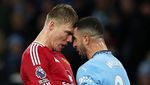 Momen Adu Jidat Kyle Walker Vs Rasmus Hojlund