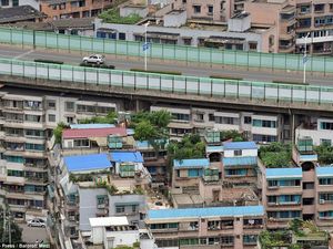 Rusun di China Beratap Jalan Layang! Rusun di China Beratap Jalan Layang!