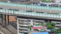 Begini Potret Padatnya Gedung Rusun Beratap Jalan Layang