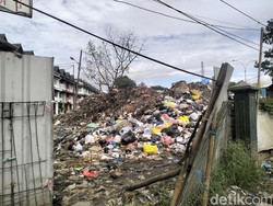 Biang Kerok Munculnya Gurun Sampah di Pasar Caringin