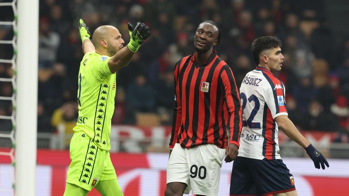MILAN, ITALY - DECEMBER 15:  Tammy Abraham of AC Milan in action during the Serie A match between AC Milan and Genoa at Stadio Giuseppe Meazza on December 15, 2024 in Milan, Italy. (Photo by Claudio Villa/AC Milan via Getty Images)