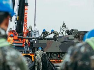 China Petantang-petenteng, Taiwan Dibantu AS Puluhan Tank China Petantang-petenteng, Taiwan Dibantu AS Puluhan Tank