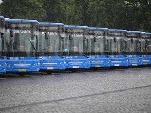 Pramono Targetkan 2.000 Bus Listrik TransJakarta pada 2029 Pramono Targetkan 2.000 Bus Listrik TransJakarta pada 2029