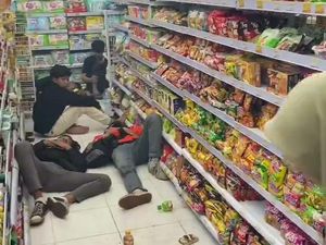 Iktikad Baik Komunitas CB Usai Diviralkan Makan-Tidur di Minimarket Iktikad Baik Komunitas CB Usai Diviralkan Makan-Tidur di Minimarket