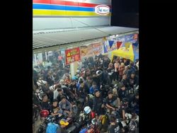 Heboh Komunitas Motor CB Nongkrong, Bikin Minimarket Minus Rp 4 Juta Heboh Komunitas Motor CB Nongkrong, Bikin Minimarket Minus Rp 4 Juta
