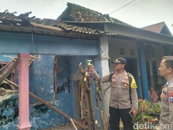 Atap Rumah Warga Pasuruan Ambruk Timpa Balita