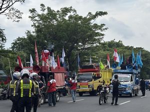 Ada Demo Buruh, Jalan Ahmad Yani Surabaya Macet Ada Demo Buruh, Jalan Ahmad Yani Surabaya Macet