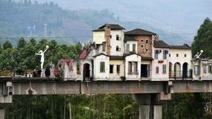 Potret Jembatan di China yang Disulap Jadi Perkampungan Padat Penduduk