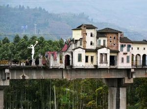 Potret Jembatan di China yang Disulap Jadi Perkampungan Padat Penduduk Potret Jembatan di China yang Disulap Jadi Perkampungan Padat Penduduk