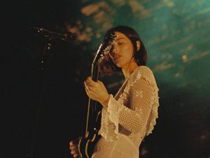 Gracie Abrams Masih Sakit, Batalkan 2 Konser Gracie Abrams Masih Sakit, Batalkan 2 Konser