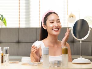 7 Moisturizer untuk Menghilangkan Bekas Jerawat dan Mencerahkan 7 Moisturizer untuk Menghilangkan Bekas Jerawat dan Mencerahkan