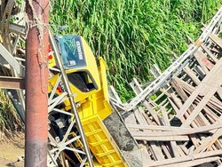 Jembatan Penghubung 2 Desa di Sidrap Ambruk Saat Truk Melintas