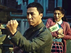 Bintang Ip Man Dihujat Gegara Tindakannya ke Suami Bintang Ip Man Dihujat Gegara Tindakannya ke Suami